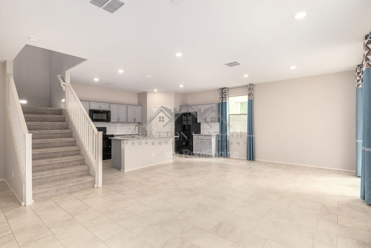55 E Constitution Dr - Photo 4 of 28