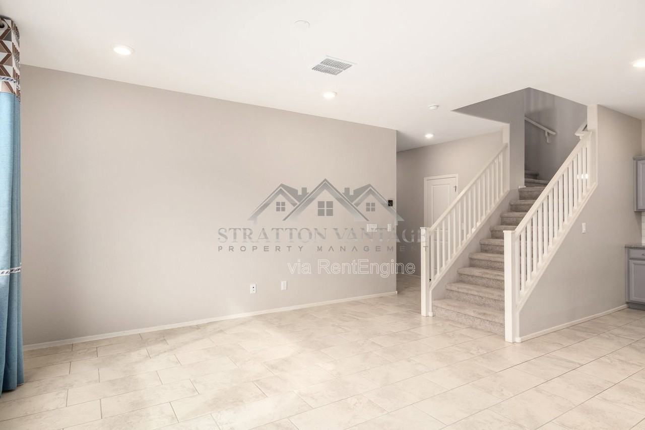 55 E Constitution Dr - Photo 5 of 28