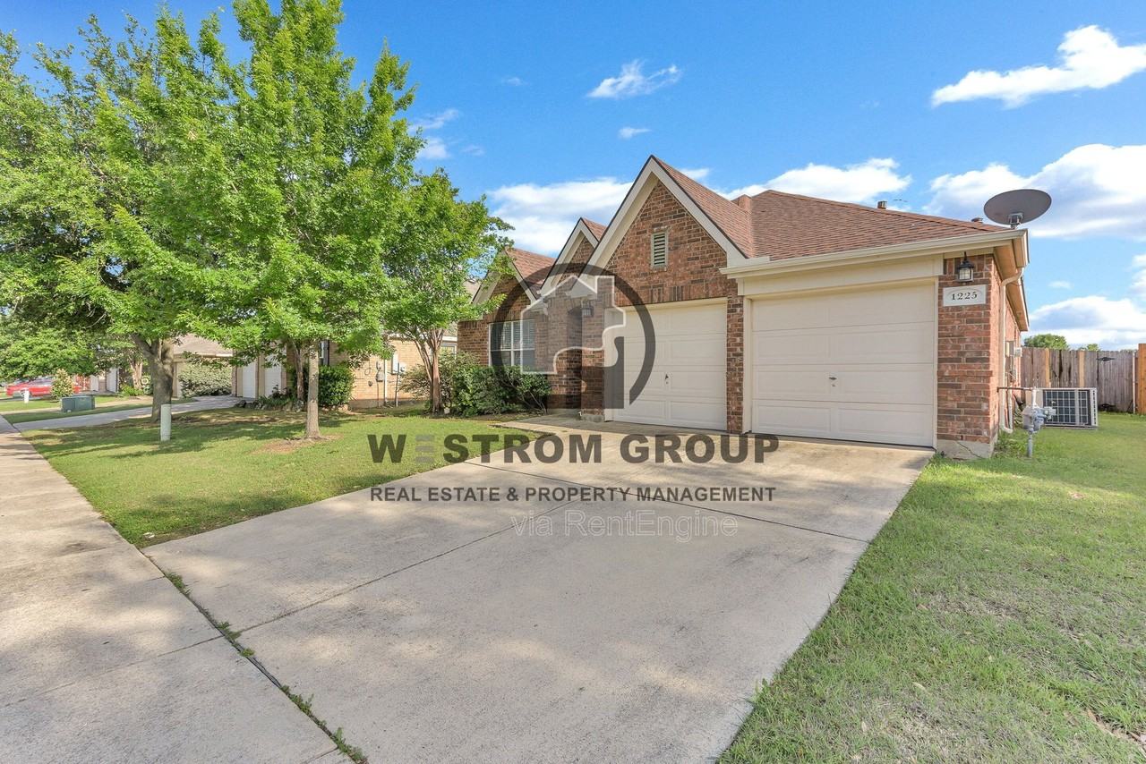 1225 Roping Reins Way - Photo 3 of 31