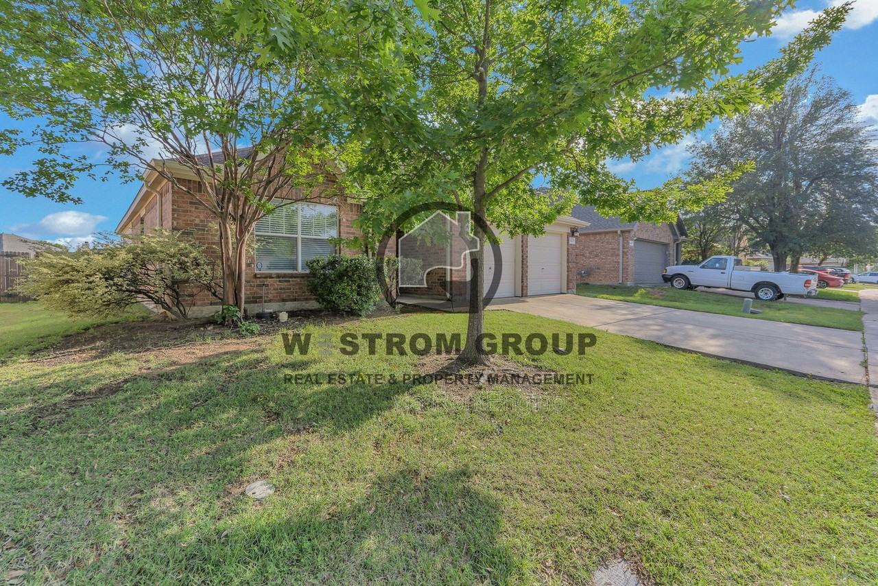 1225 Roping Reins Way - Photo 4 of 31