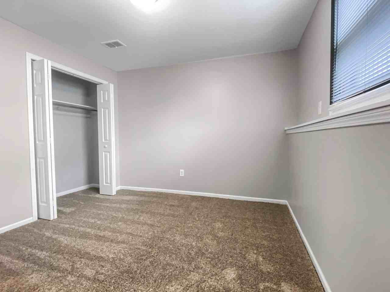 4179 Oak Park Dr Se - Photo 2 of 6