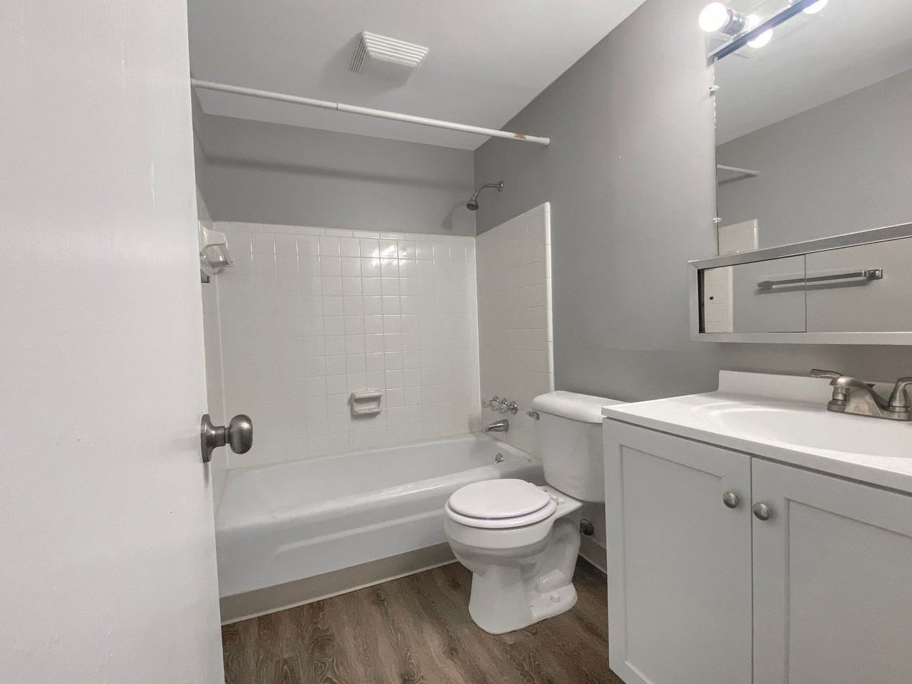 4179 Oak Park Dr Se - Photo 3 of 6