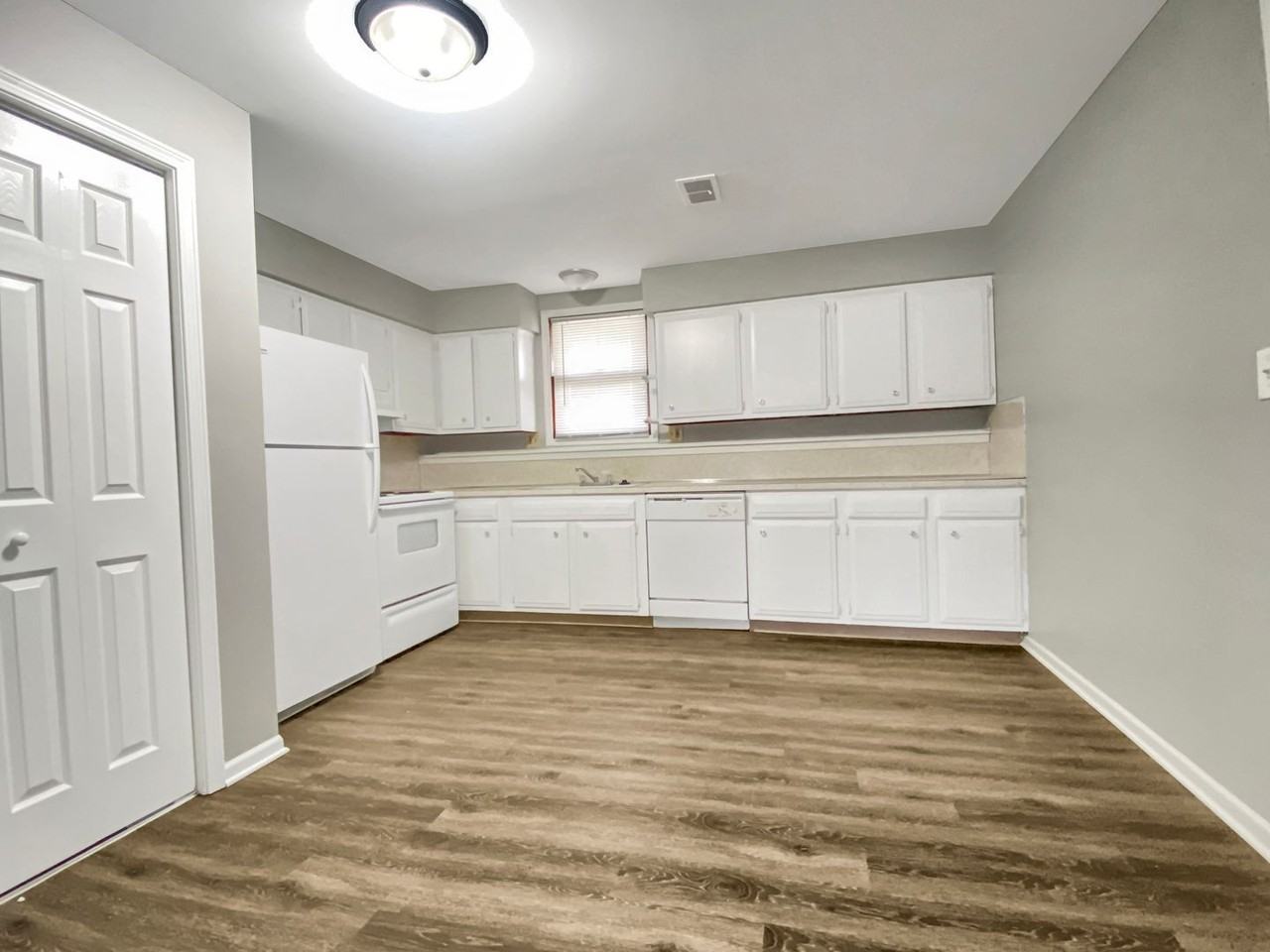 4179 Oak Park Dr Se - Photo 4 of 6