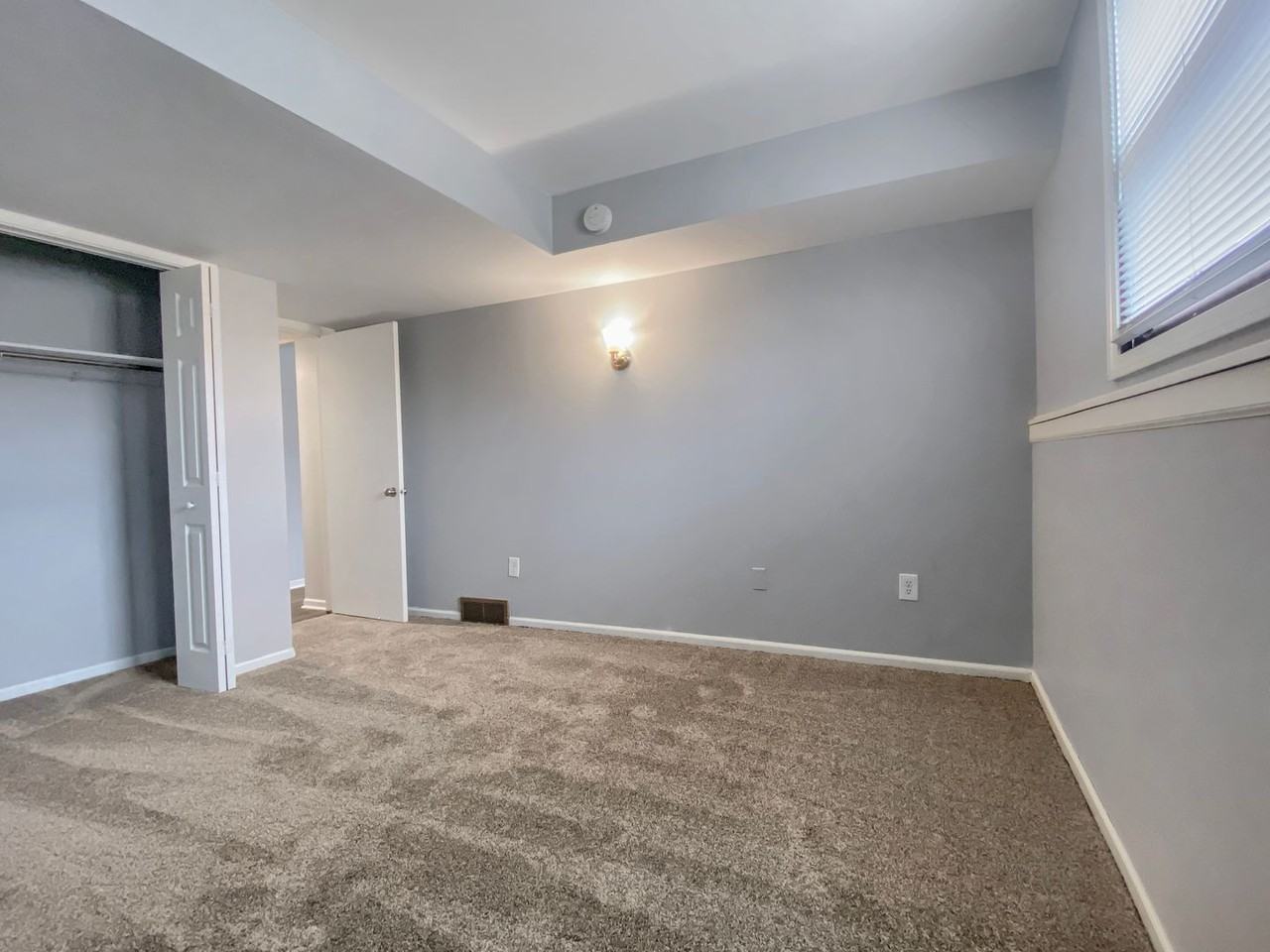 4179 Oak Park Dr Se - Photo 5 of 6