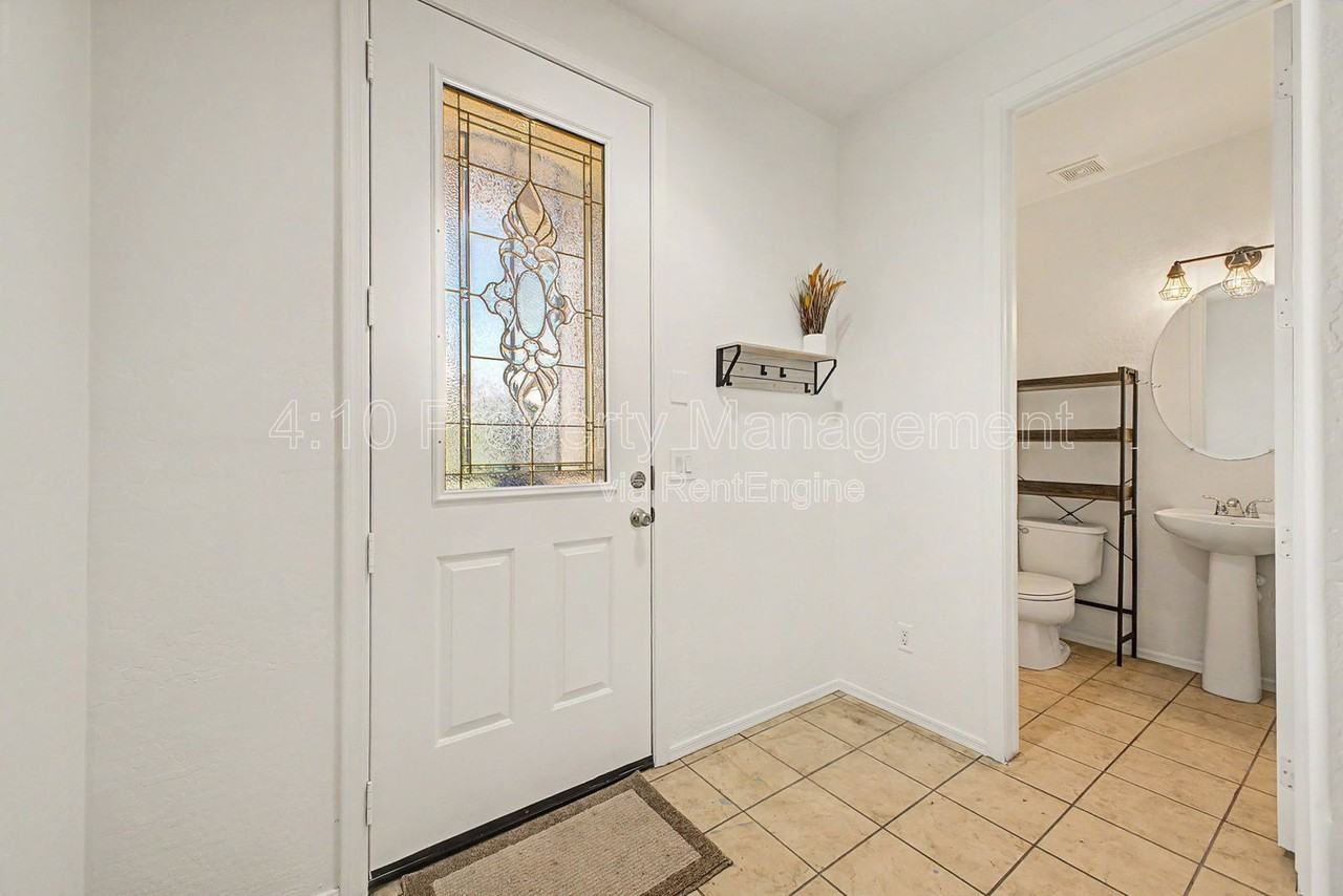 6355 W Sophie Ln - Photo 5 of 37