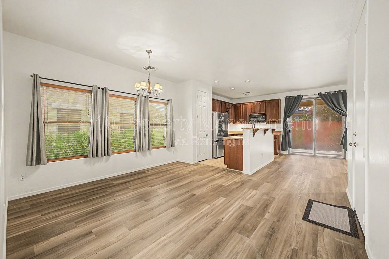 6355 W Sophie Ln - Photo 6 of 37