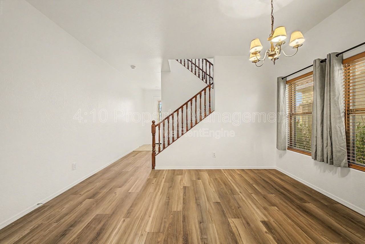 6355 W Sophie Ln - Photo 7 of 37