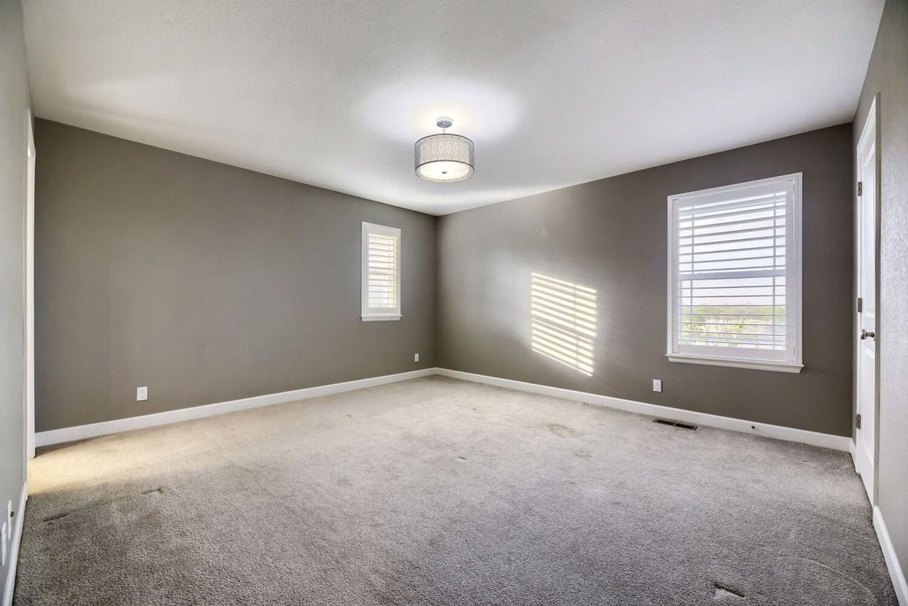 10825 E 28th Pl - Photo 7 of 12