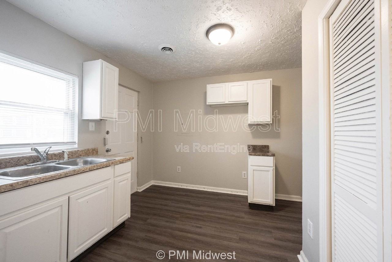 524 W 23rd St #2 - Photo 4 of 26