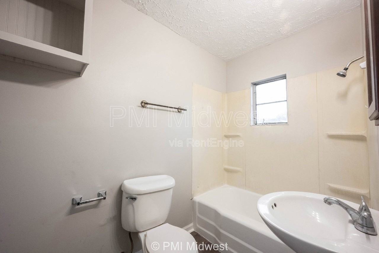 524 W 23rd St #2 - Photo 7 of 26