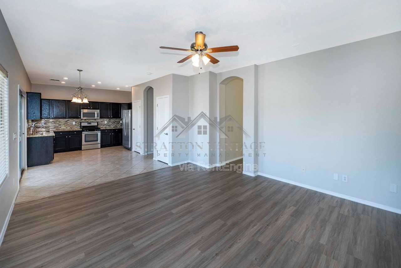 618 E Payton Cir - Photo 5 of 32