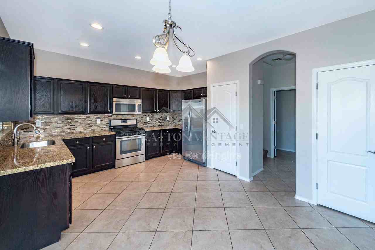 618 E Payton Cir - Photo 6 of 32