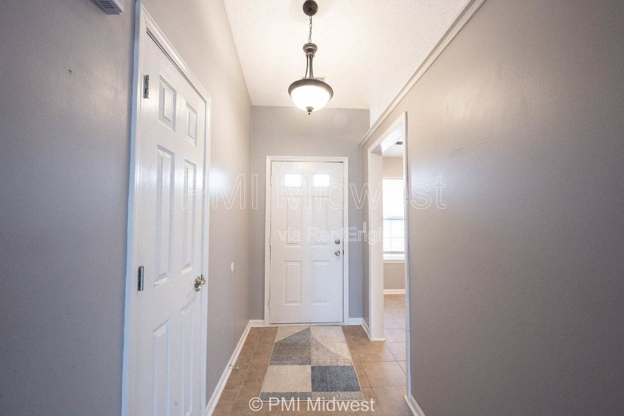 7912 Bitternut Dr - Photo 3 of 31