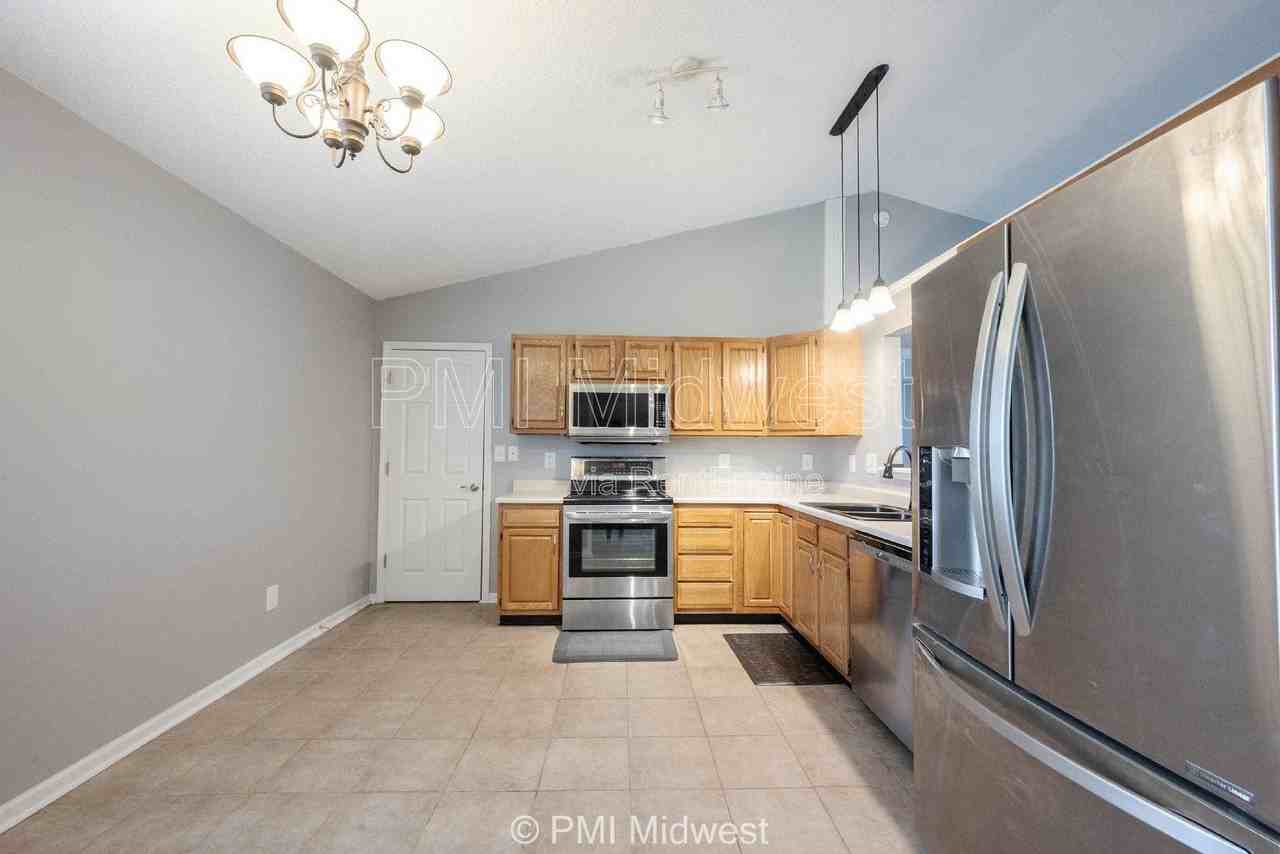 7912 Bitternut Dr - Photo 4 of 31