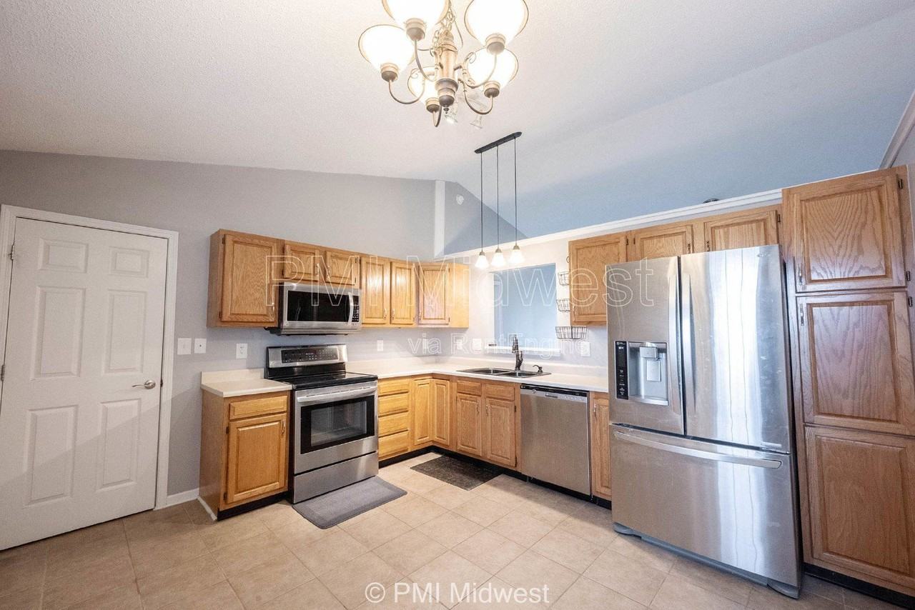 7912 Bitternut Dr - Photo 5 of 31
