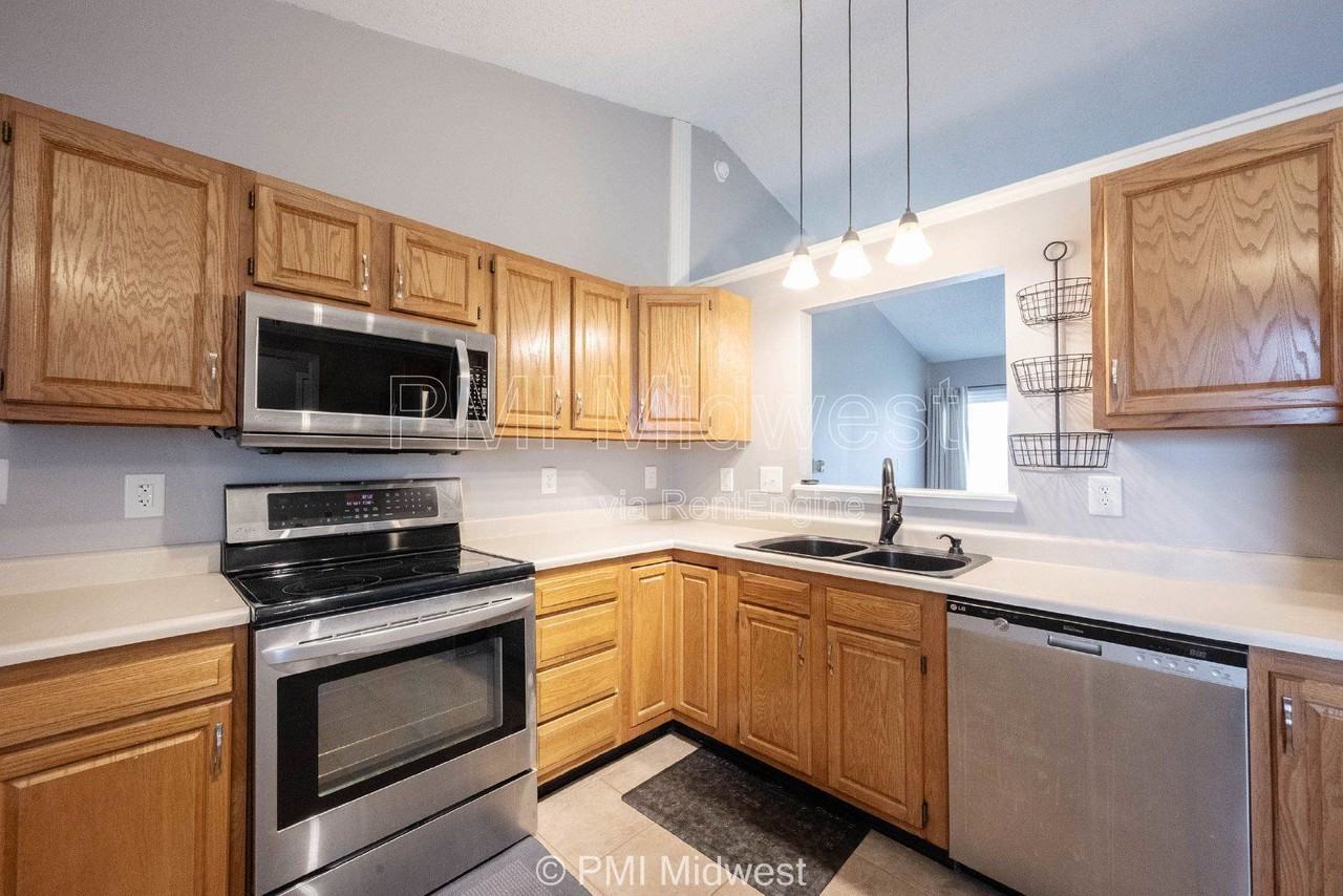7912 Bitternut Dr - Photo 6 of 31