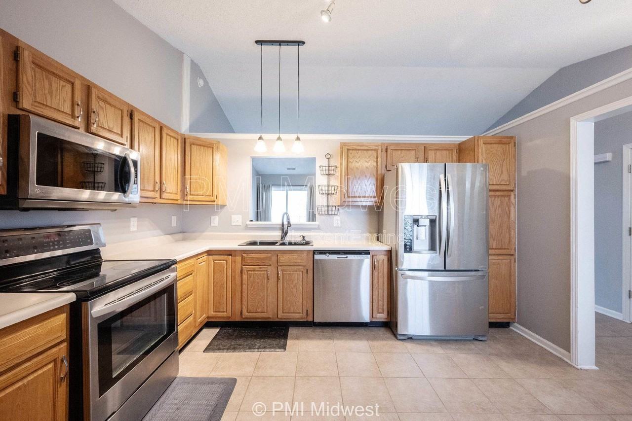 7912 Bitternut Dr - Photo 7 of 31