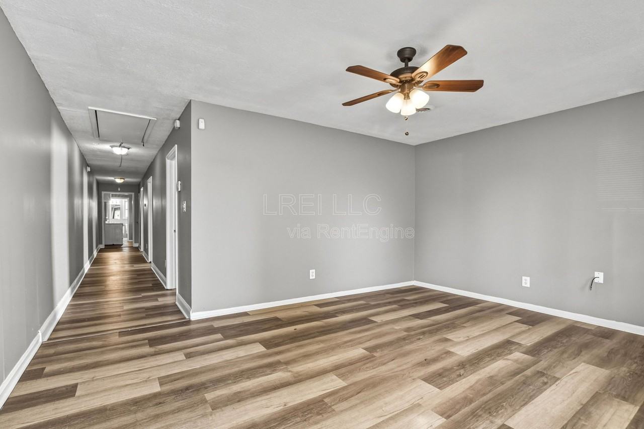 2931 Virginia Ave - Photo 2 of 12