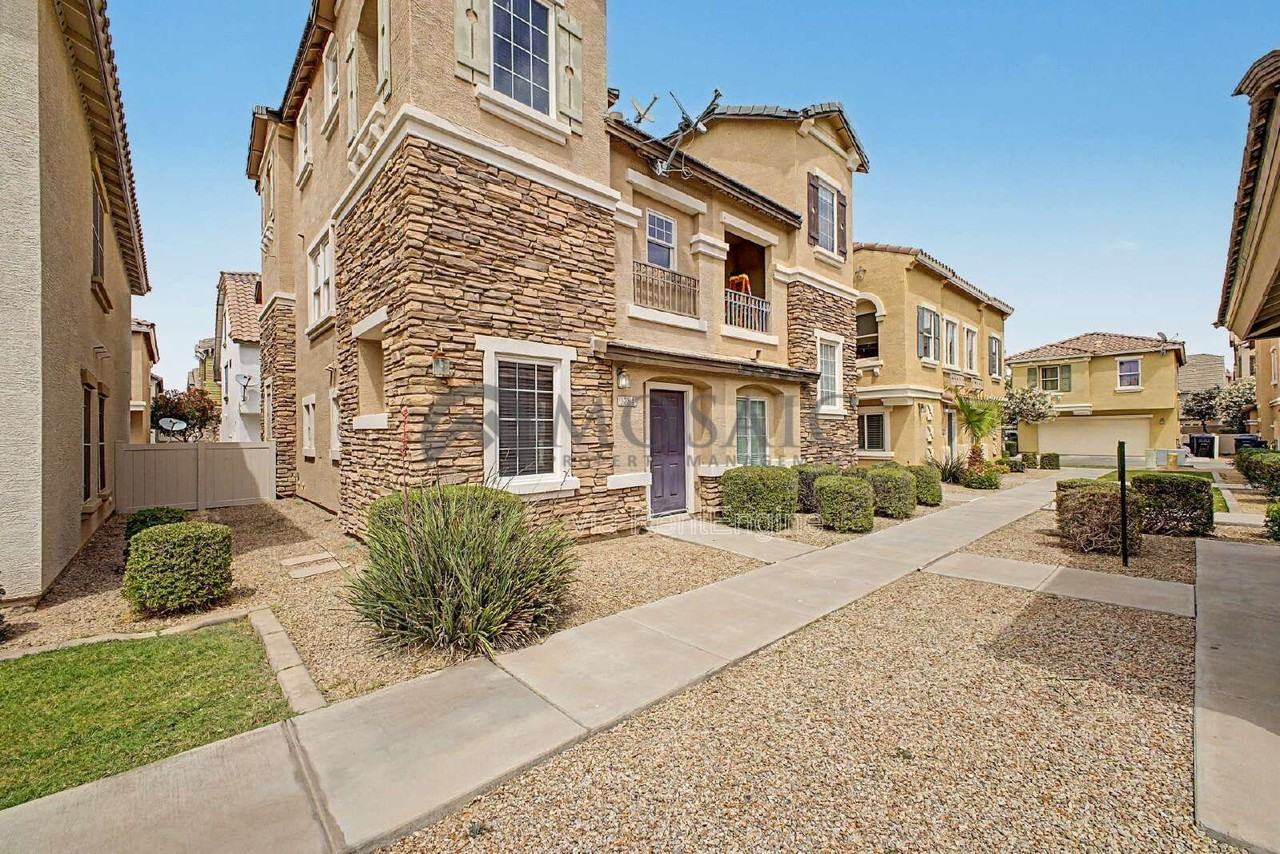 1384 S Sabino Dr - Photo 3 of 50