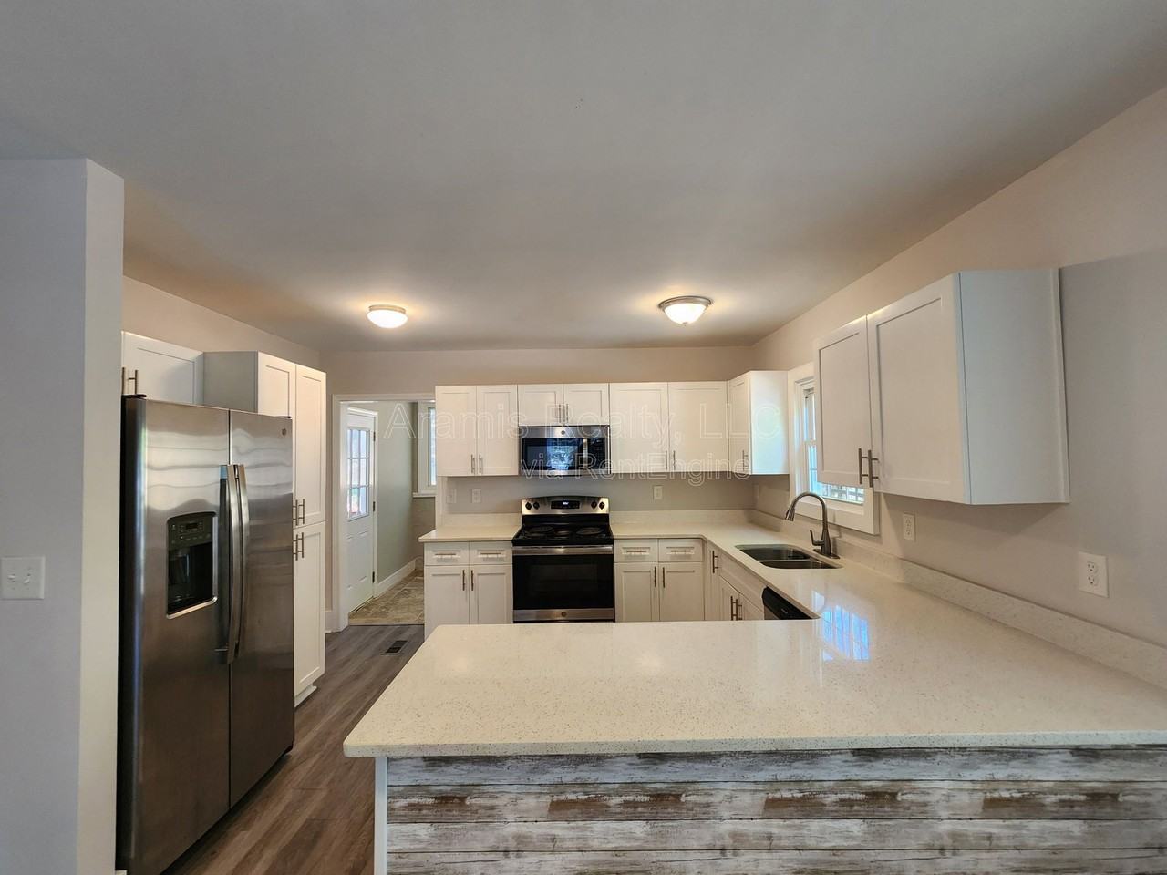 2663 Blount St - Photo 3 of 16