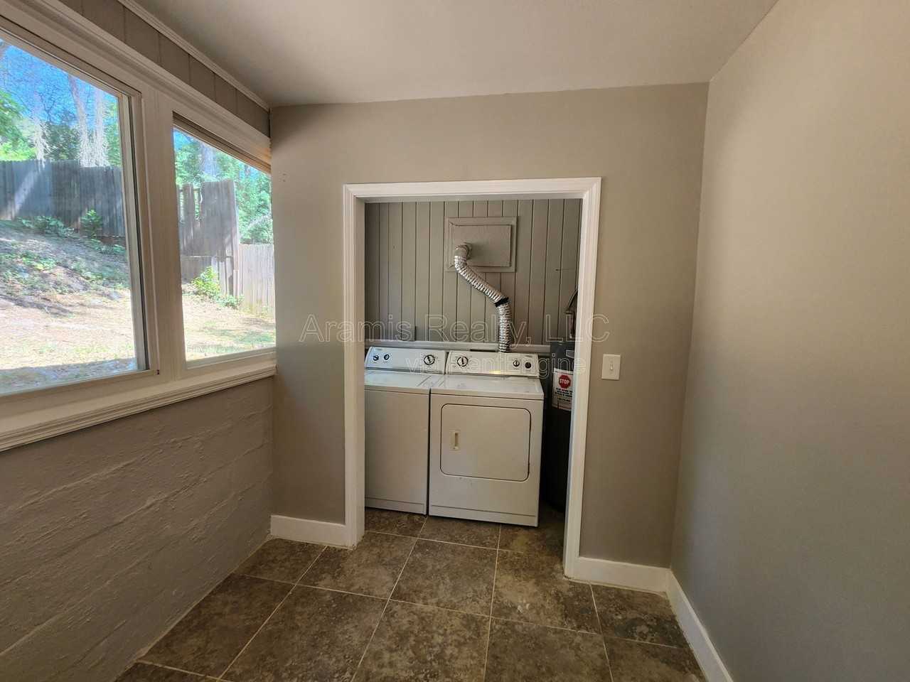 2663 Blount St - Photo 5 of 16