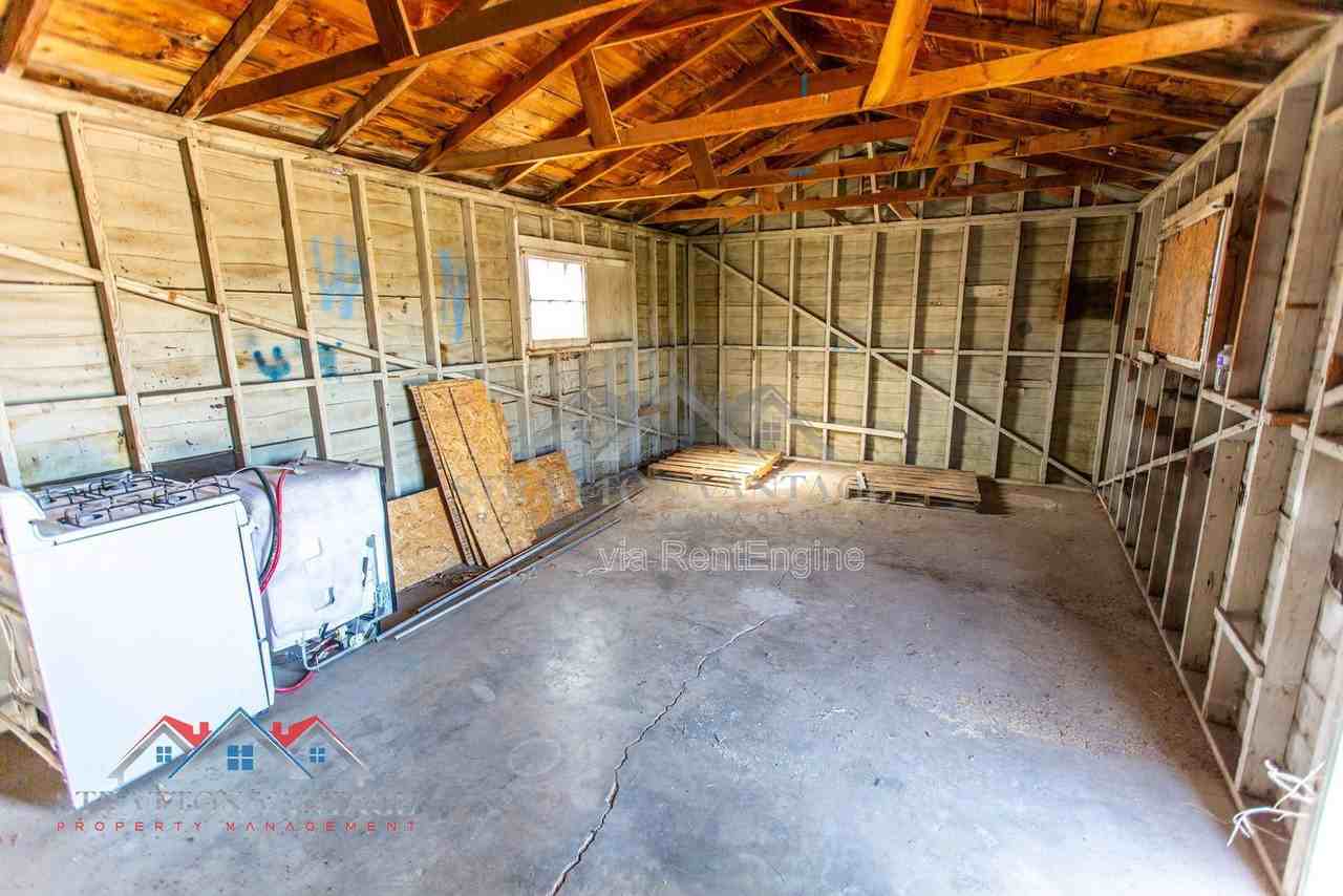 1324 W Clarendon Ave - Photo 3 of 24