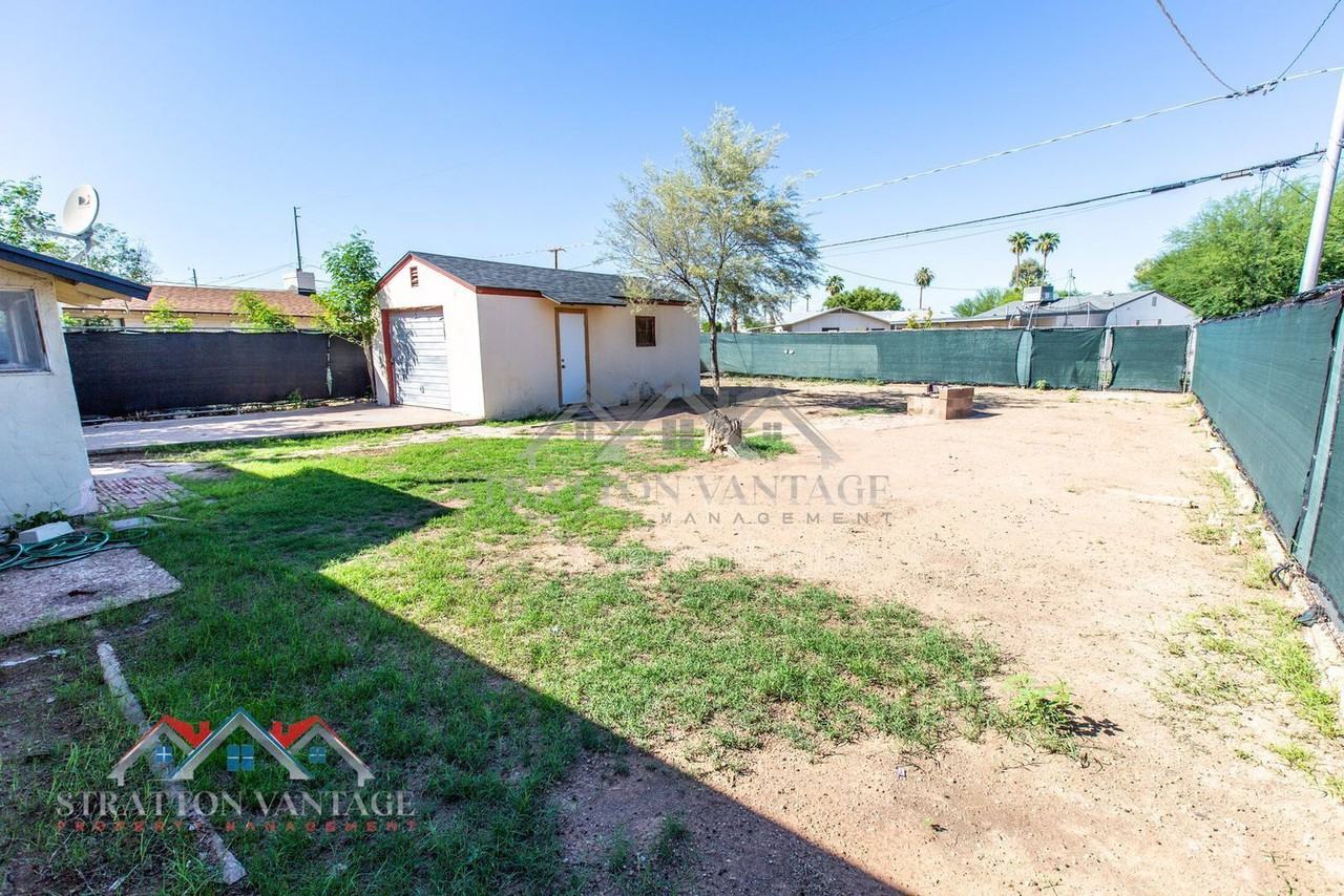 1324 W Clarendon Ave - Photo 4 of 24