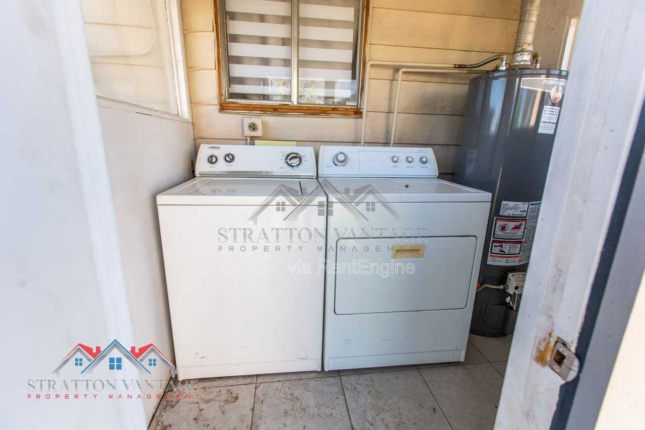 1324 W Clarendon Ave - Photo 6 of 24