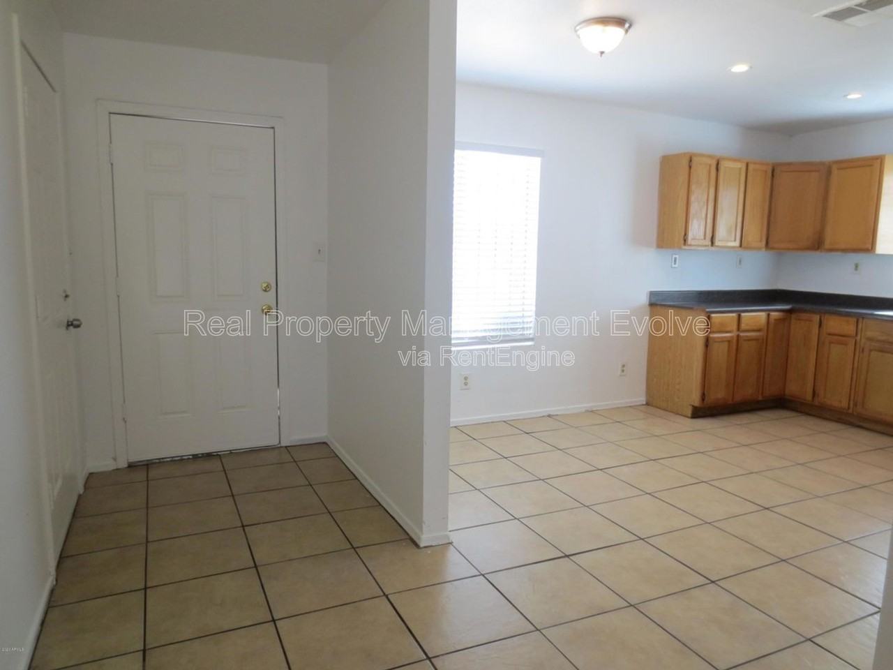 2950 E Mobile Ln - Photo 2 of 17
