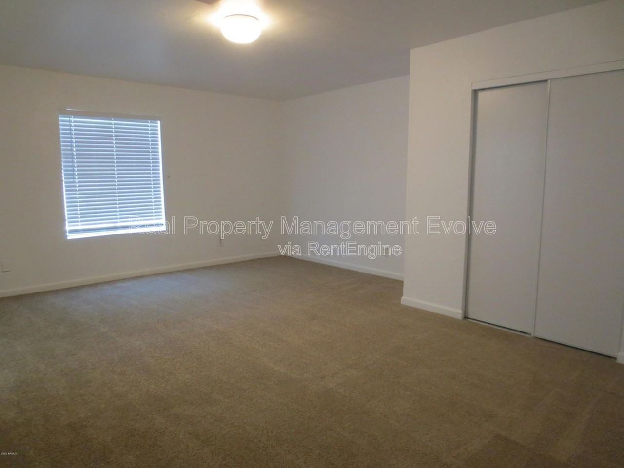 2950 E Mobile Ln - Photo 4 of 17