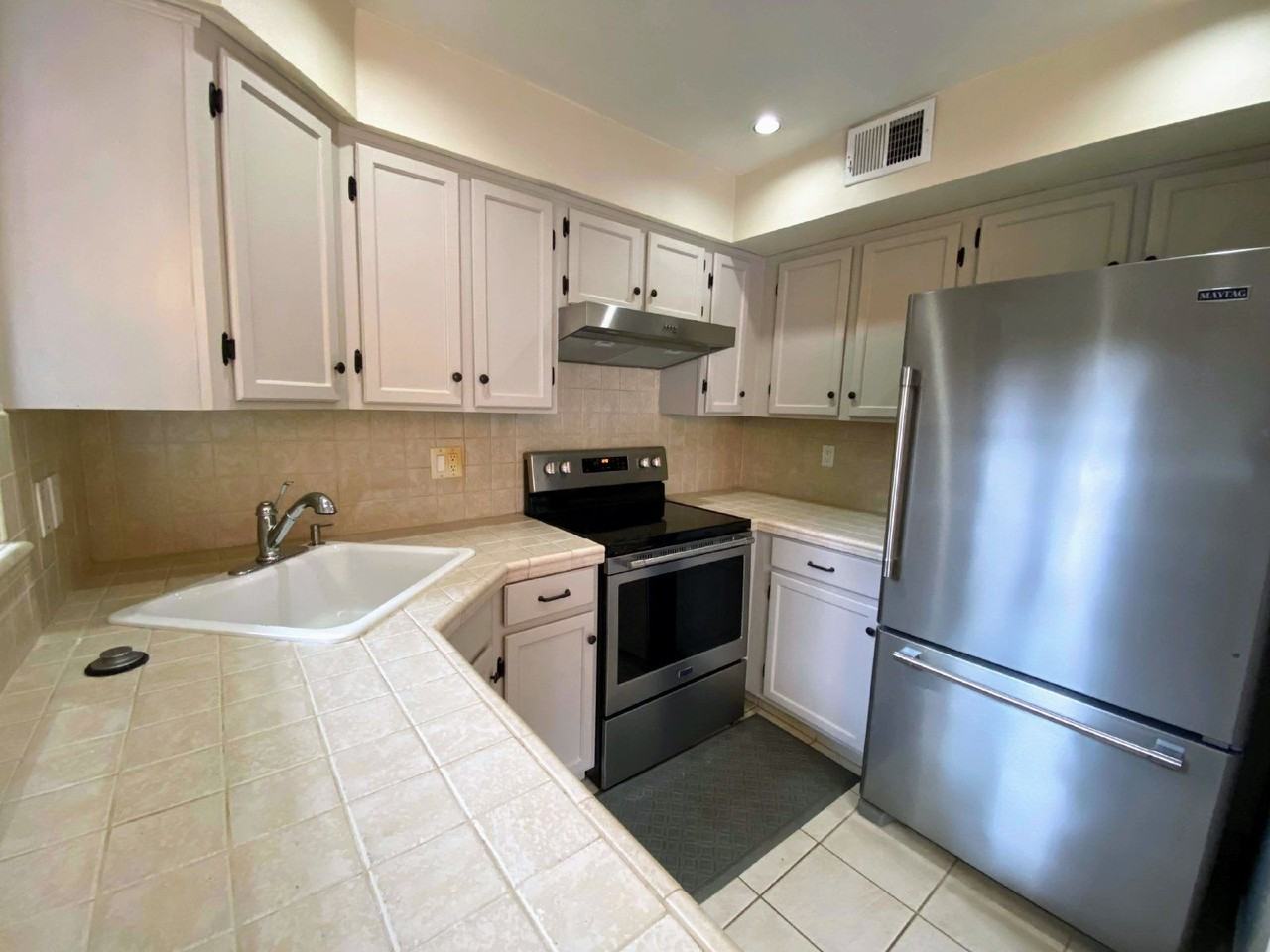 6701 S Ivy Way #B3 - Photo 7 of 23