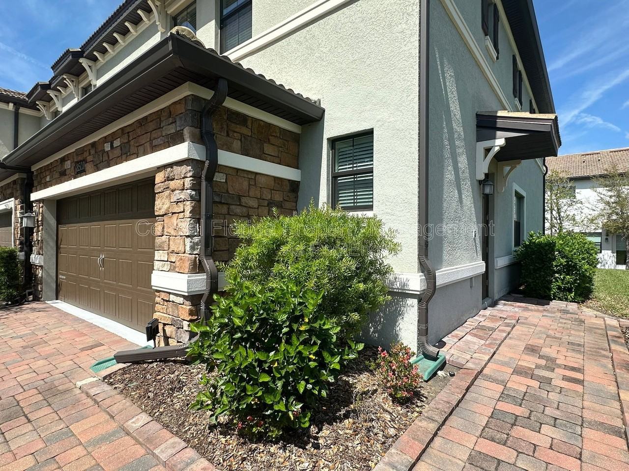 8501 Arcadia Ln - Photo 3 of 25