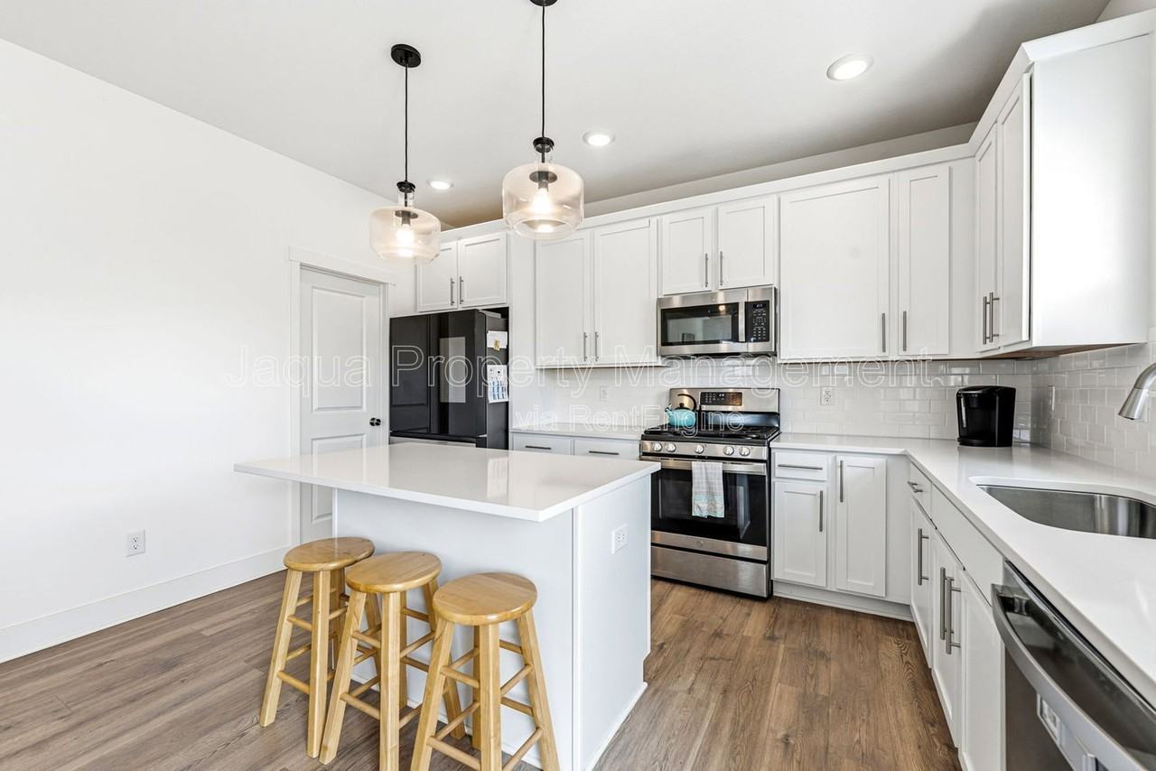 9424 Snow Valley Dr Se - Photo 2 of 24