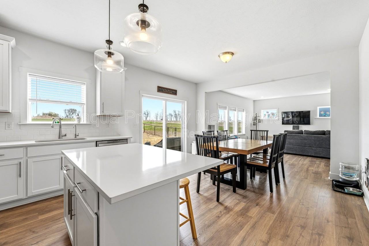 9424 Snow Valley Dr Se - Photo 3 of 24