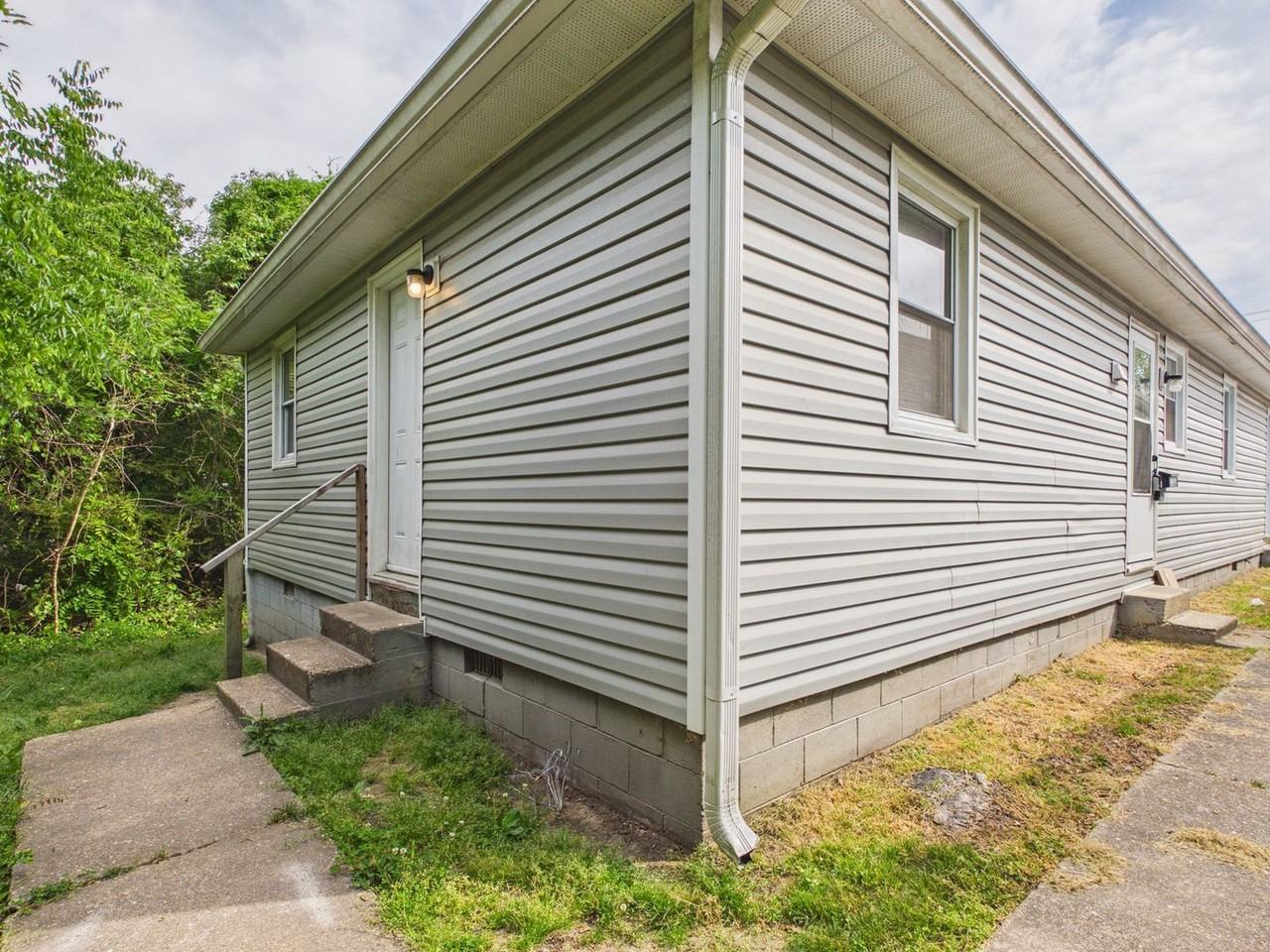 838 S Jones St #B - Photo 3 of 21