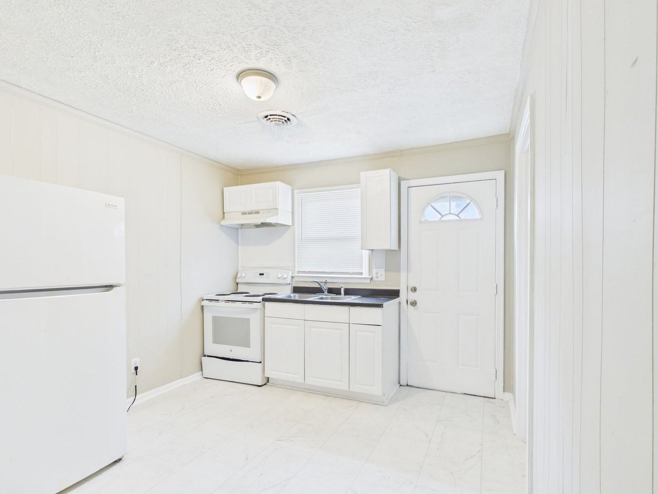 838 S Jones St #B - Photo 4 of 21
