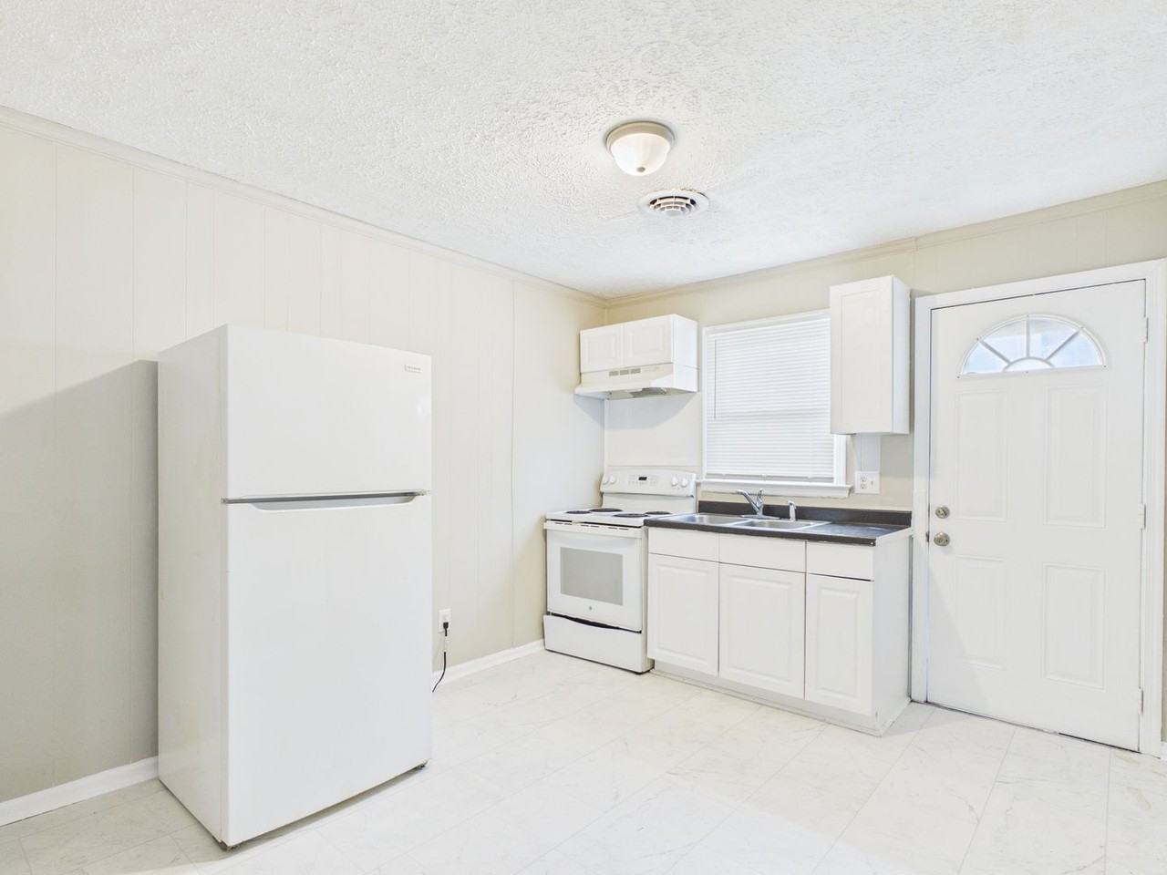 838 S Jones St #B - Photo 5 of 21