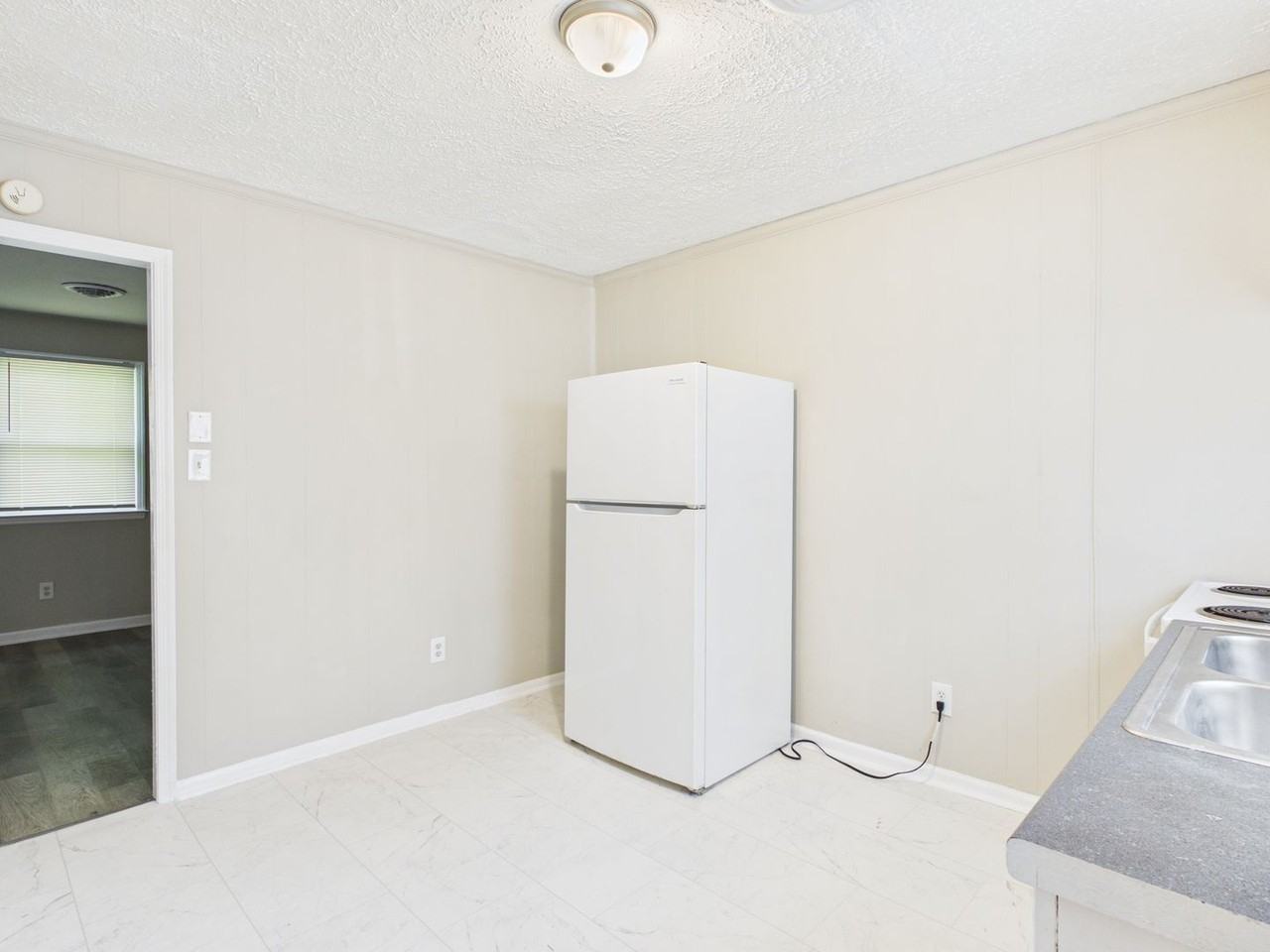 838 S Jones St #B - Photo 6 of 21