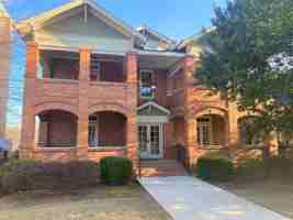 featured image of 1268 College St #1