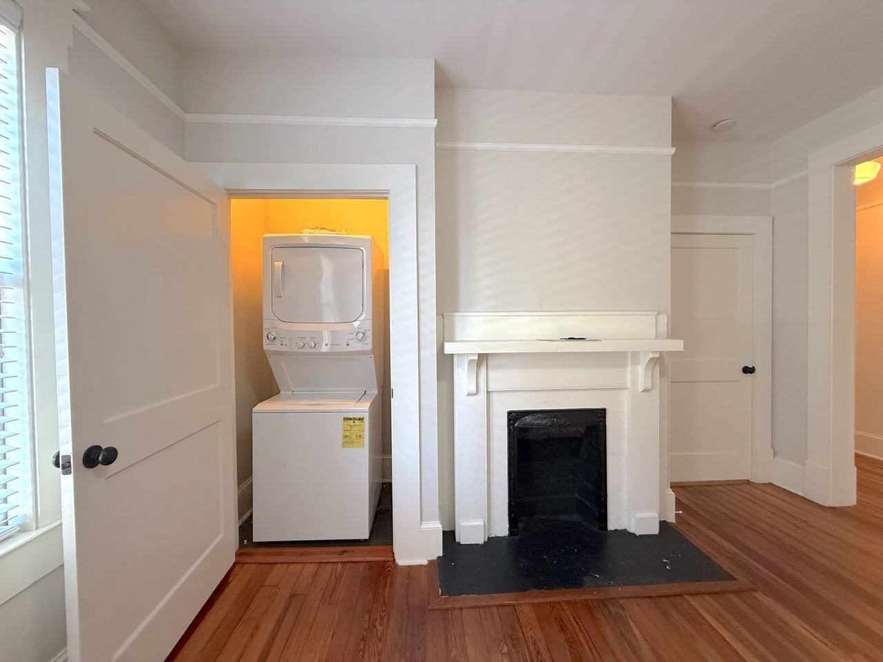 1268 College St #1 - Photo 5 of 13