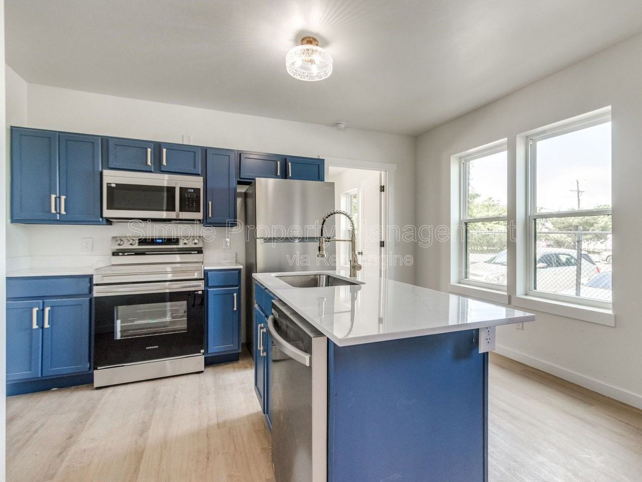 814 W Hill St #2 - Photo 4 of 11