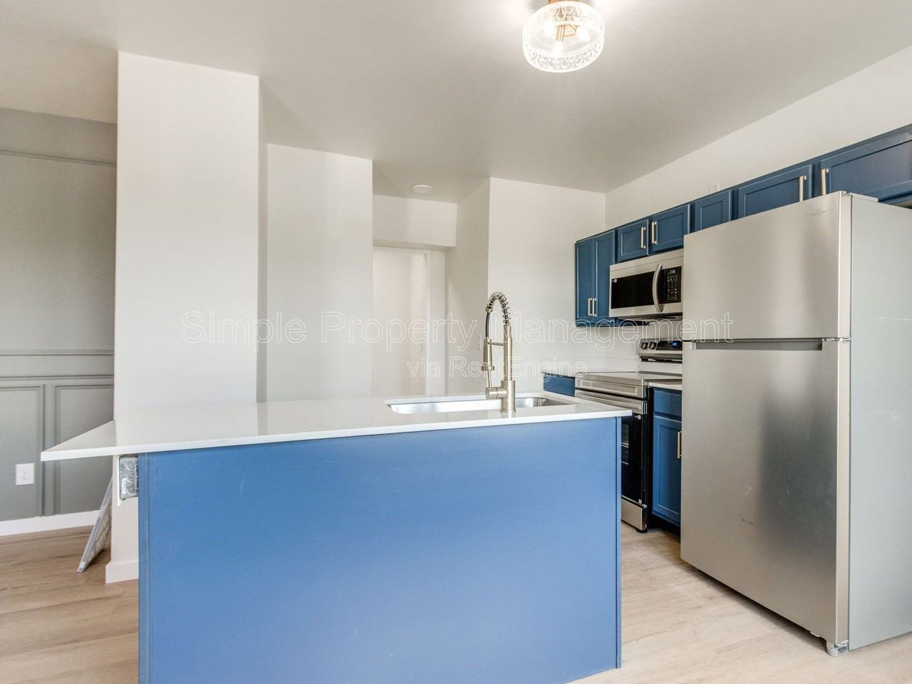 814 W Hill St #2 - Photo 5 of 11