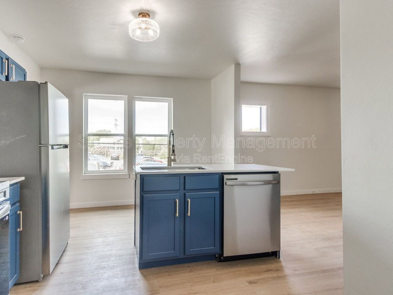 814 W Hill St #2 - Photo 7 of 11