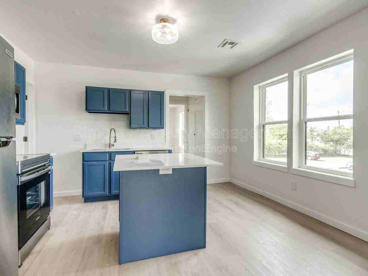 814 W Hill St #4 - Photo 4 of 11