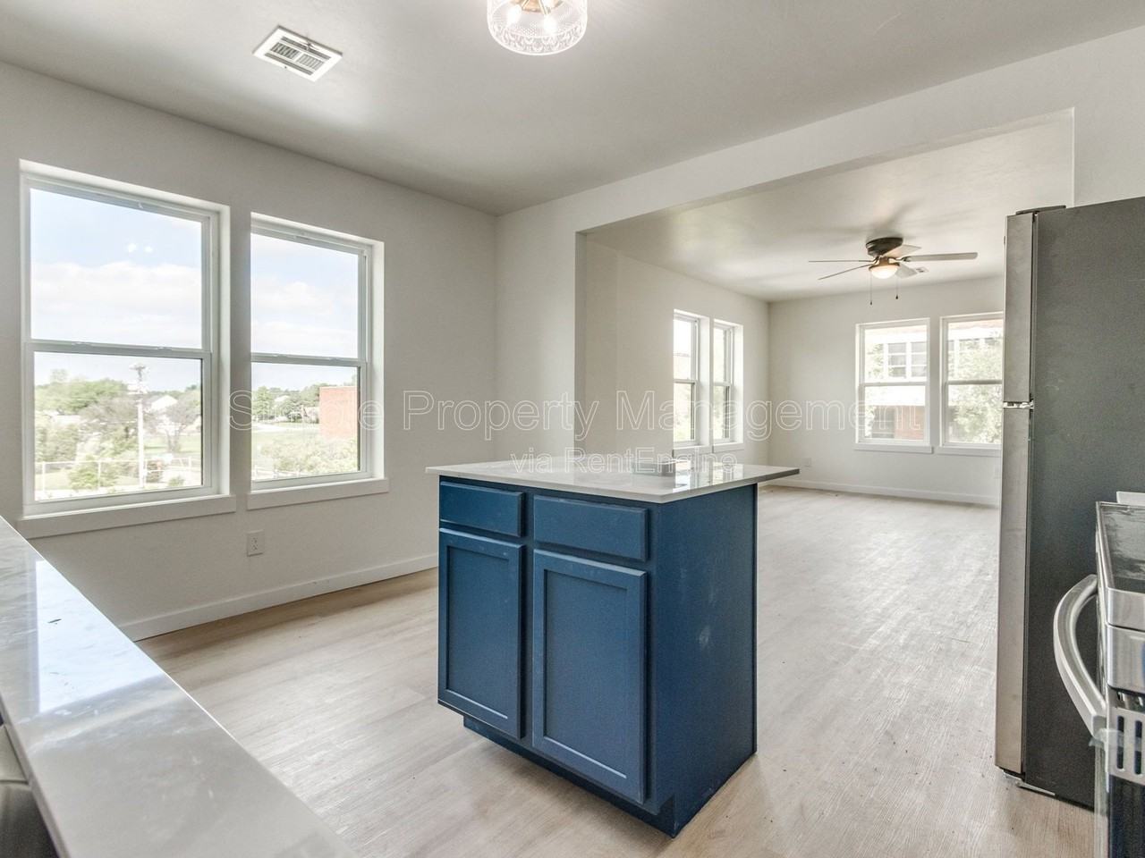 814 W Hill St #4 - Photo 7 of 11