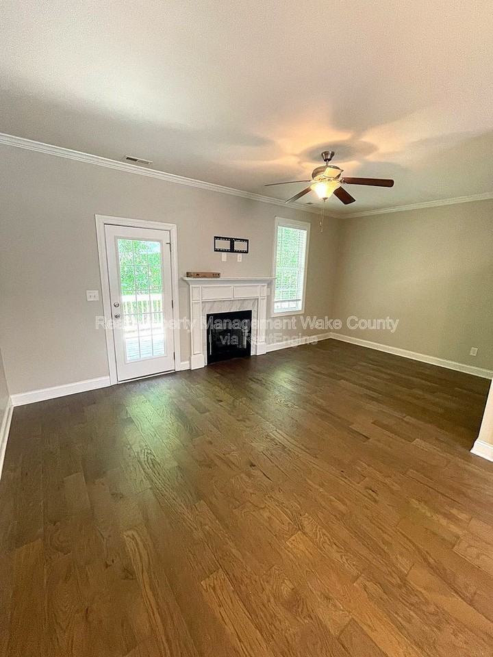 139 Cobalt Creek Way - Photo 4 of 26