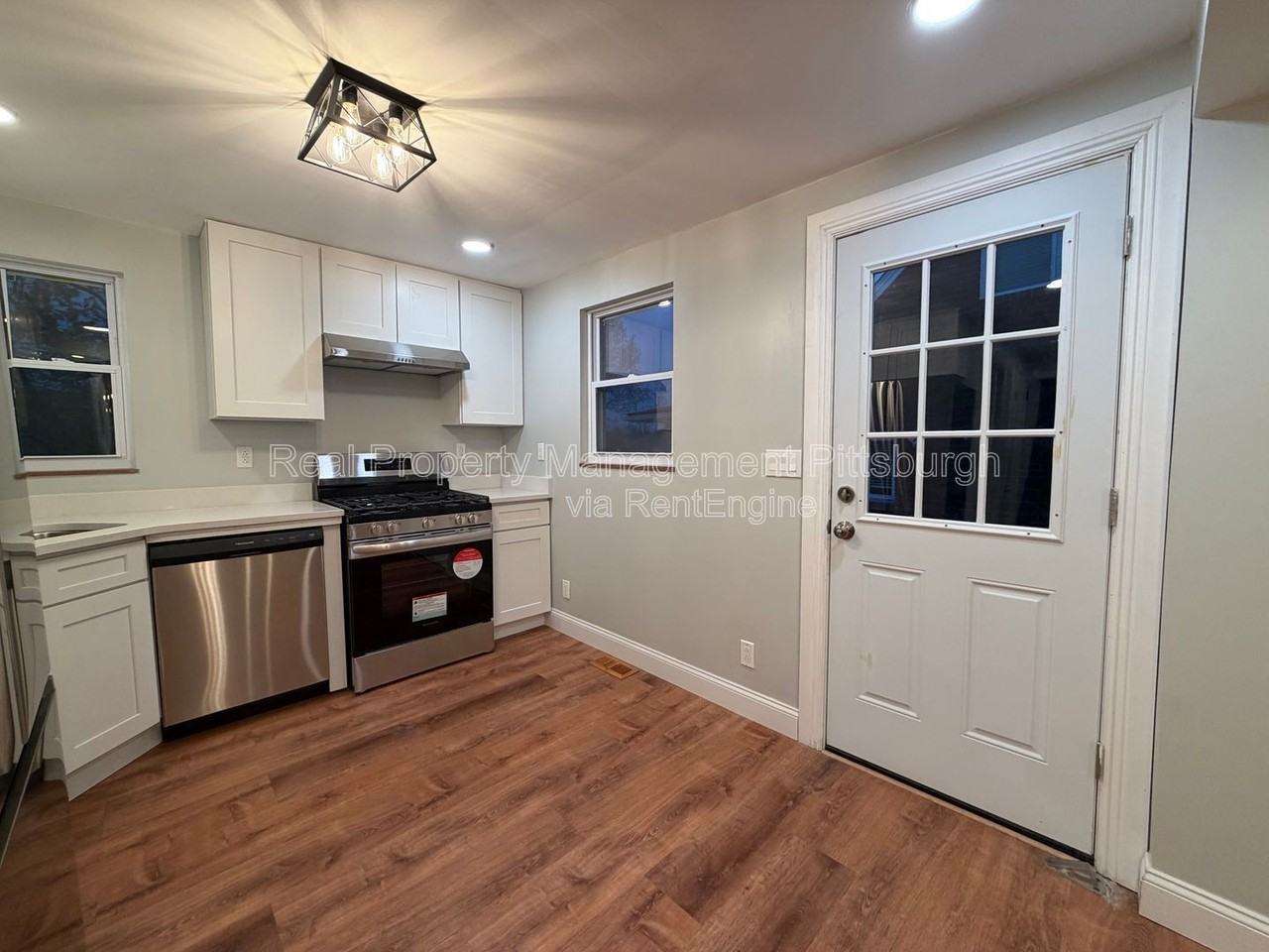 1053 Edward Dr - Photo 4 of 17