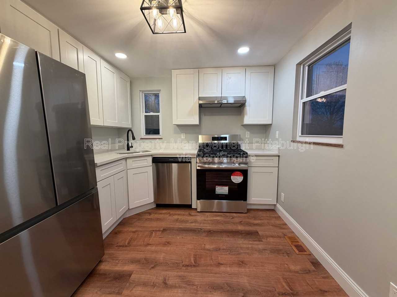 1053 Edward Dr - Photo 5 of 17