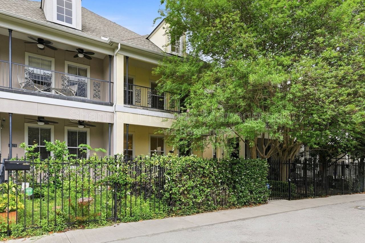 4424 Blossom St - Photo 6 of 50