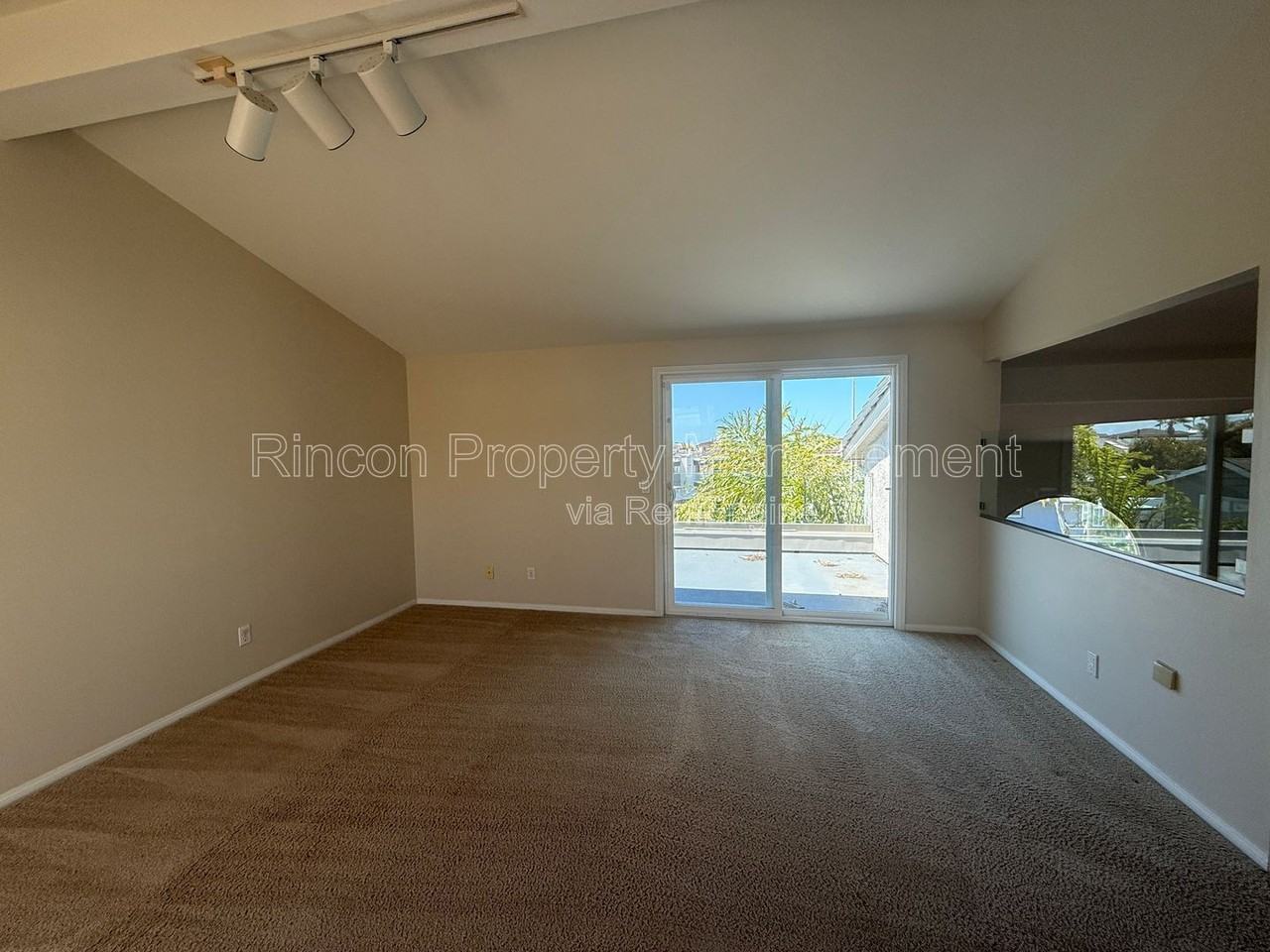 2462 Pierpont Blvd - Photo 3 of 24